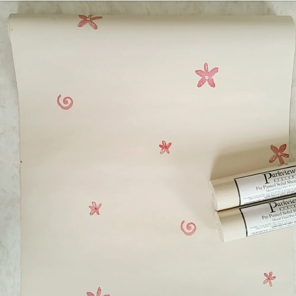 Wallpaper Girl's Room Stamped Flowers & Swirls